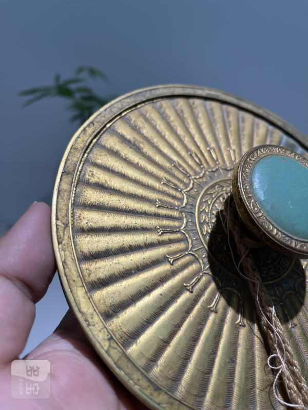 清 铜鎏金花卉纹玻璃镜 - 图5